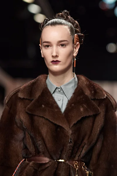 Look 63